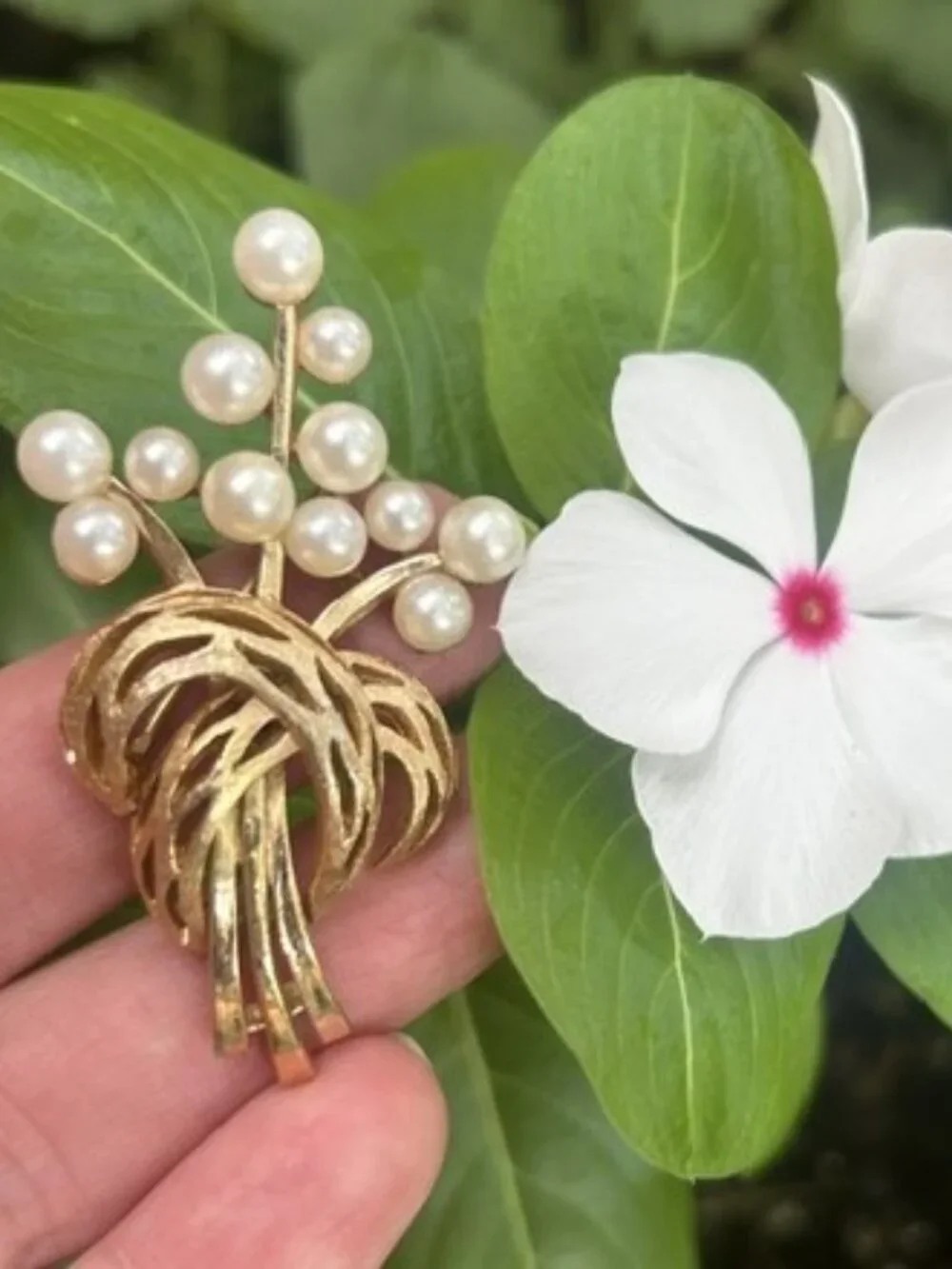 CROWN TRIFARI Brushed Gold Faux Pearl Bouquet BROOCH
